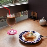アレグリアコーヒー - アップルパイ＆アイスカフェオレ
