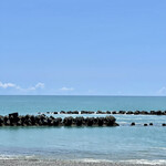カネヒデ小林商店 - 近くの用宗海岸はこんな感じ　のんびりしていて美しい海岸です
