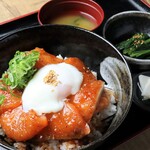 Umedata Ishuu Sakaba Ecchi - 【ランチ】サーモンの漬丼定食