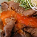 讃岐のおうどん 花は咲く - まずは卵黄を割ってそのままお肉だけいただきます