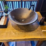 Teuchi Soba Tsuruki - 信楽焼の手洗い鉢です。