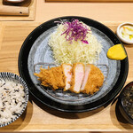 Tonkatsu Bumpuku - 林豚ロースかつ定食 (平日限定ランチ) 数量限定