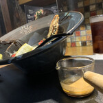 U2 ジユ雲丹ススレ - 独特な傾斜のある器と追いウニソース