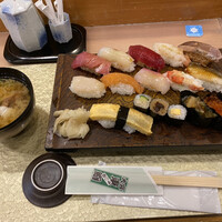 東鮨 新店 - ランチ握り14貫