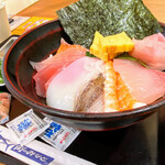 大起水産 海鮮丼と干物定食専門店 - 日替り上海鮮丼