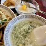 味府 中華居酒屋 - 定食の中華スープ。
