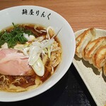 Menya Rinku - たまり醤油ラーメン 780円、幸楽焼き餃子 250円