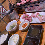 焼肉 もつ焼ジョニー - 