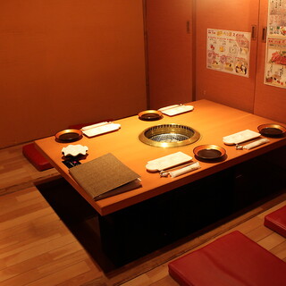 Equipped with a private room with a sunken kotatsu table for banquets ◎Welcome to our convenient Yakiniku (Grilled meat) restaurant