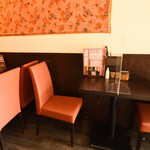 いずみバーグ - テーブル席