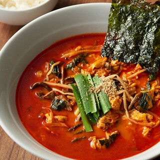 ランチ営業中！焼肉御膳、名物炎のジャン麺など気軽にトラジの味