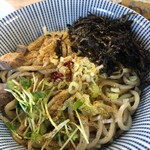に干し屋 SINCHAN - 太麺がモチモチで小麦の甘さを感じます。ラムチャーシューがうまい！