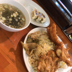 ラーメン新世 - チキンチャーハン＋ギョーザ（3ケ）＋スープ！