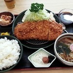 新興軒 - トンカツ定食１０００円