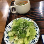 喜楽亭 - 野菜サラダとミネストローネスープ