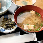 彩葉茶屋 - 味噌汁、漬物。