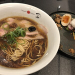 Japanese Soba Noodles 蔦 - 特製醤油ラーメン