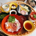 Resutoranshirokujichuu - まぐろ小丼花籠