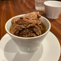 キャトルラパン 北梅田 - 牛すじの煮込み(¥400) 和風出汁の旨味×肉を噛めば噛むほど出る旨味=……トビます。