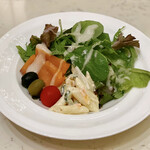 ラウンジ シーウインド - スモークサーモンのサラダ 