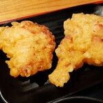 うどん居酒屋 江戸堀 - ゴロッと大きな鶏天は衣がザクザク香ばしく、ふっくら柔らかい鶏もも肉はしょうが醤油の下味が絶妙