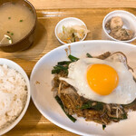 大納言 - 肉ニラ定食 700円