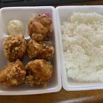 博多とよ唐亭 - 料理写真:暫く待つと注文したげんこつ唐揚げ弁当５個入り４４５円が出来あがってきました。