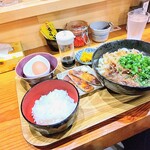 うどん 日月 - 朝定食[うどん](¥600)
      肉(¥250)
      ゴボ天(¥100)
