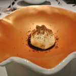 フロリレージュ - 【2012.11.3ランチ】牛ハツの肉まん（？）このお皿は「殿様」と呼ばれているそう