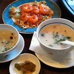 浜木綿 昭和橋通店 - 左：ｽｰﾌ右：粥　奥：芝エビのﾁﾘｿｰｽ