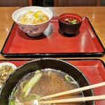 博多綱場町そば茶屋華元 - 蕎麦を食べ終わった向こうにかつ丼がど～ん(^^♪