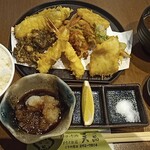 Shokutsuudo Koro Tempura Tenshou - サービス定食