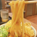 丸亀製麺 - トマ玉カレーうどん 麺アップ