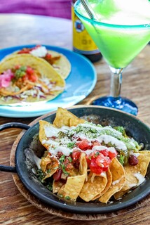 MUCHO MODERN MEXICANO - Nachos y Tacos