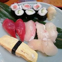 浅草 魚料理 遠州屋 - 鮪、カンパチ、アイナメ、ヒラメ、ホタテ、玉子、ネギトロ、カッパ だと思う。 浅草 魚料理 遠州屋 - 鮪、カンパチ、アイナメ、ヒラメ、ホタテ、玉子、ネギトロ、カッパ だと思う。