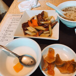 唐苑 - 牛肉・セロリの炒め