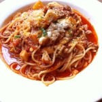 ア・ラ・カンパーニュ 柏店 - ランチセットのパスタ。根菜のミートソース。