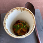 ダ　センプレ - (つきだし) じゃがいも…まろやかな味わいに酸味や旨味が加わる。筒状のお皿で覗き込むような形になるのも面白い。