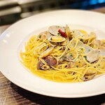 4. Vongole (Bianco or Rosso)