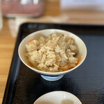 Teuchi Udon Yamae - 鶏とごぼうの炊き込みご飯 250円