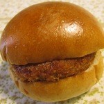 ベーカリーすまいる - メンチカツバーガー