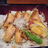 博多華味鳥 銀座4丁目店 - 鳥重。ごはんが透けてます。。。