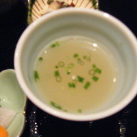 博多華味鳥 銀座4丁目店 - 水炊きスープ。