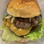 Ar's burger - パティは牛肉100%繋ぎ無し。なので濃厚です。
