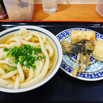 純手打ち讃岐うどん五郎 - あつあつうどん(小)
      ¥400
      ミニちくわ&こんぶ
      ¥140
      たまご
      ¥120