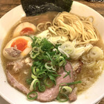岡本商店 - 「鶏煮込み・無料オプション全部のせ・中太麺」