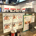 岡本商店 - コの字型のオープンキッチンカウンター