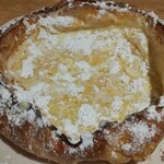オリジナルパンケーキハウス ルミネ北千住店 - ダッチベイビー(バターを塗り、レモンをかけ、粉糖をかけた完成版！)