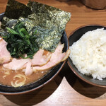 輝道家 - ド濃厚家系ラーメンにライス！