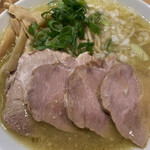 麺道楽 神楽や - 極潤白湯鷄そば大盛・焼豚セット